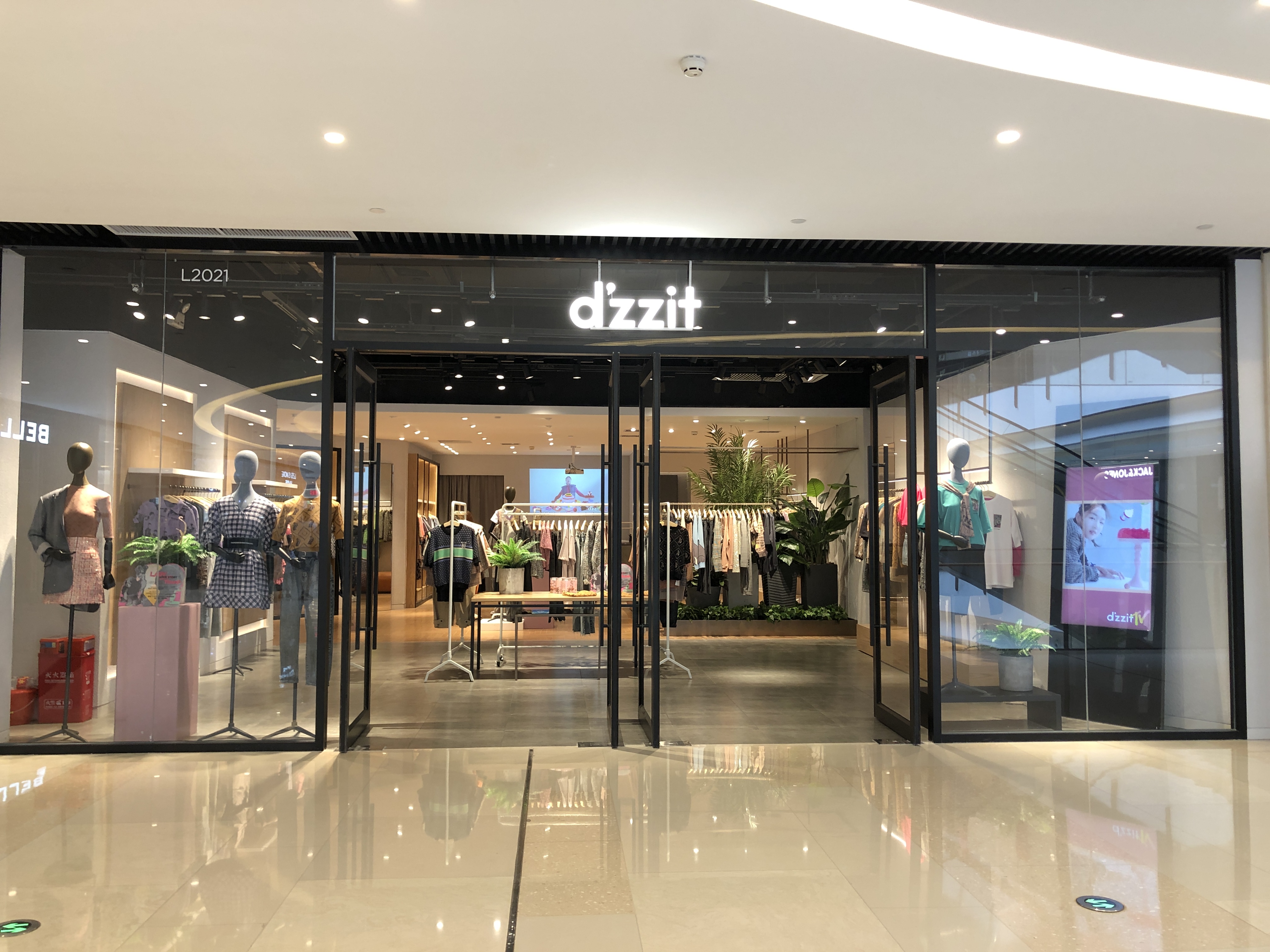 店面装修公司教你如何装修服装店